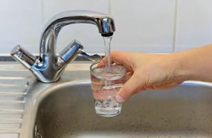 你喝的水更安全了吗？生活饮用水时隔16年迎来新国标！